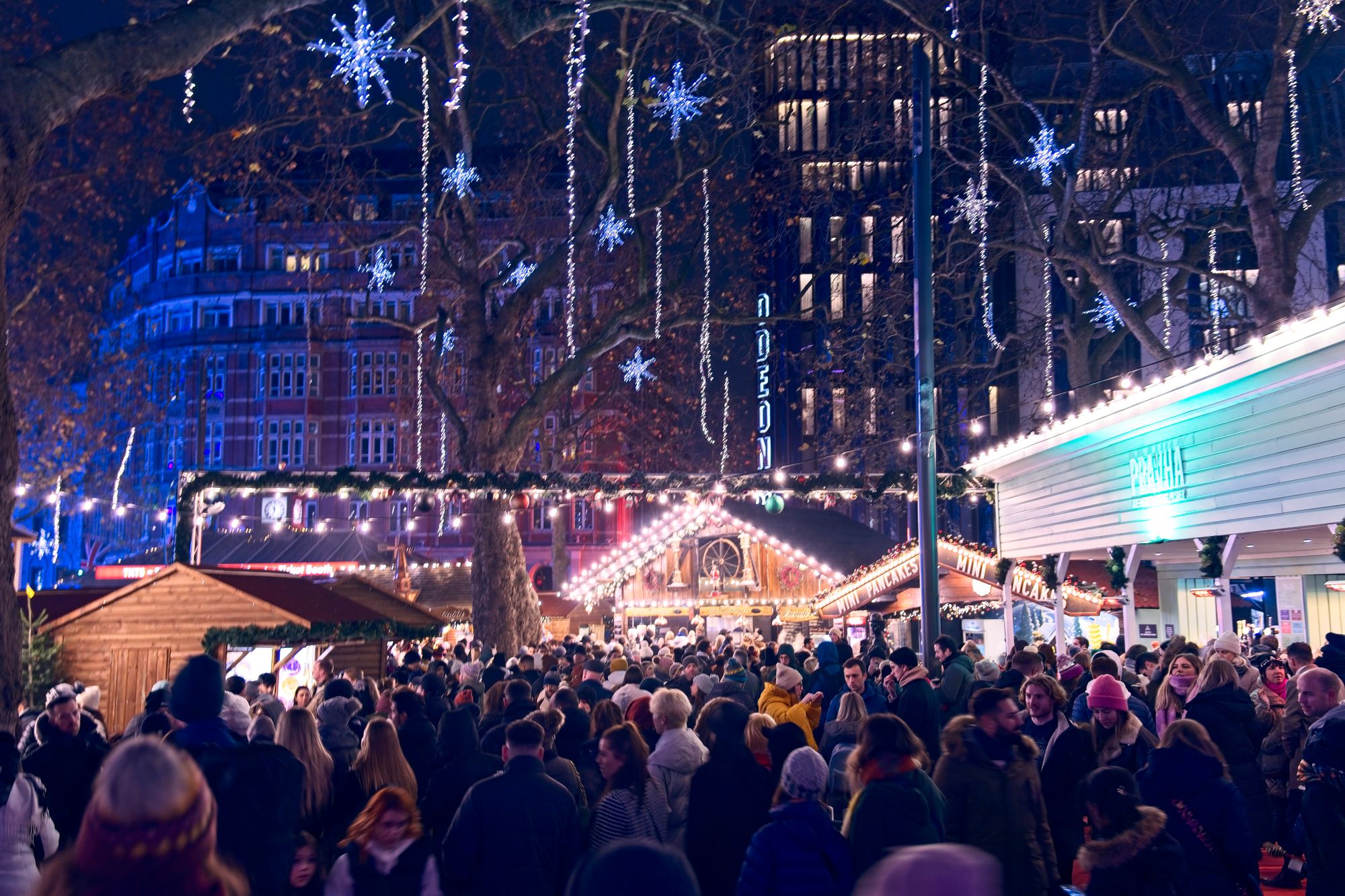 Batoh, šála a vánoční trhy v Londýně